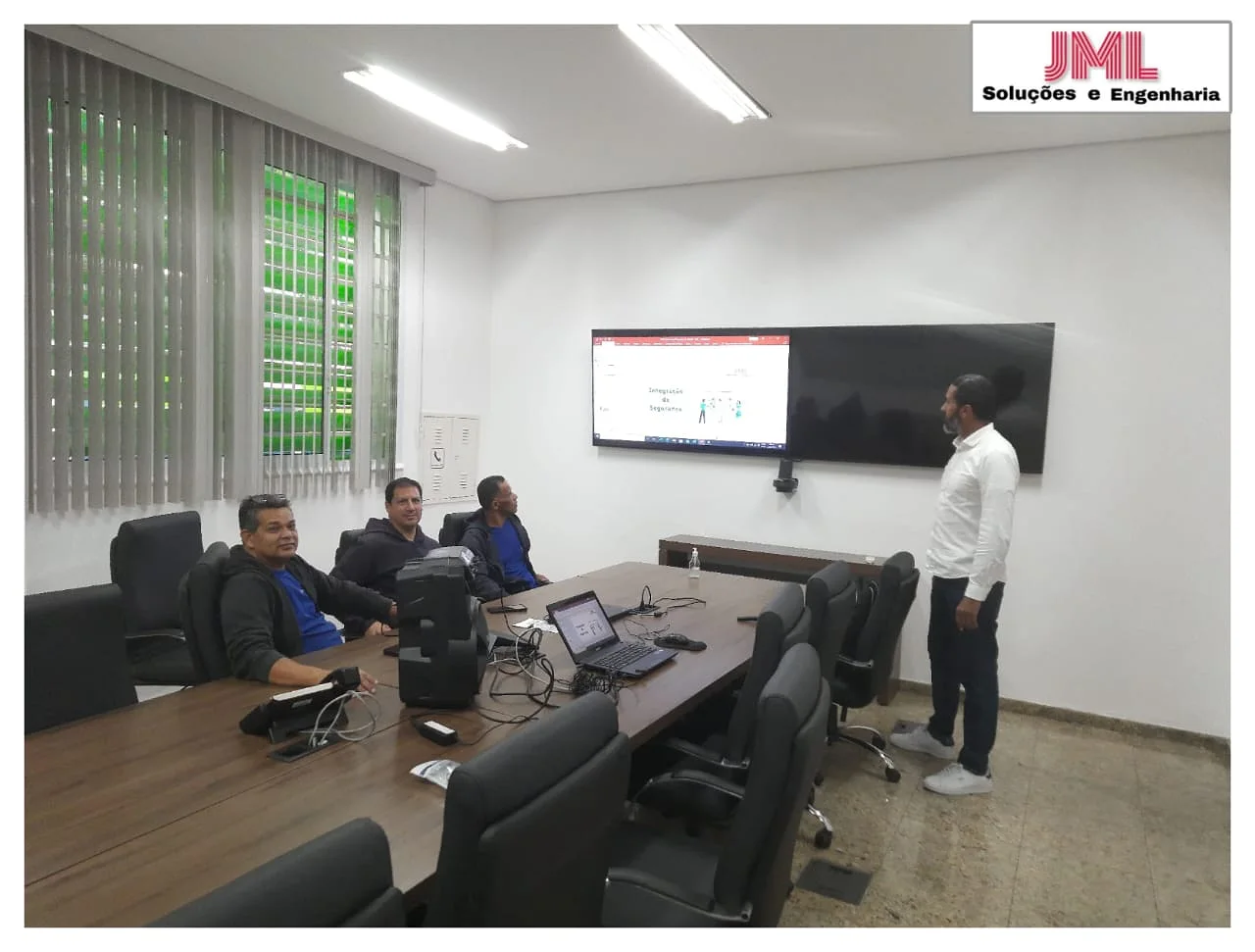 Reunião técnica de consultoria em segurança do trabalho